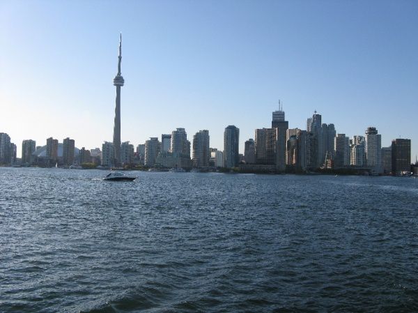 Quelques heures en vélo au coucher du soleil sur l'île de Toronto. Endroit magnifique (plage et verdure) offrant une vue imprenable sur la skyline de Toronto.