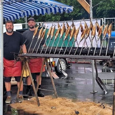 Veitshöchheimer Angler laden zum 61. Makrelenfest ein: Traditionsfest am Main vom 21. bis 23. Juni – Steckerlfisch, Musik und Kinderprogramm