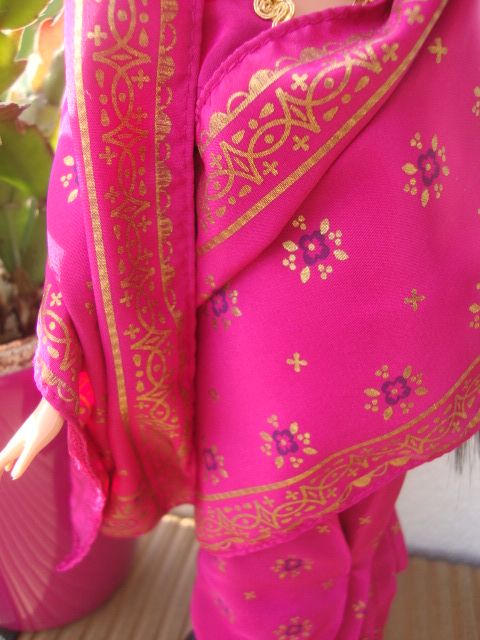 <p>Voici les Barbies que je collectionne.</p>
<p>Mes chinoiseries sont au complet, j'ajouterai au fil des articles mes Ferrari et mes Princesses du Monde. A suivre....</p>