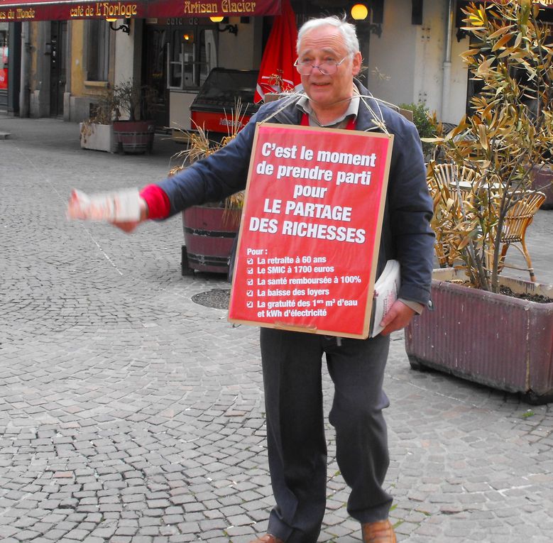 les militants du Front de Gauche place St Léger à Chambery