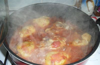 Hauts de cuisses de poulet à la tomate.