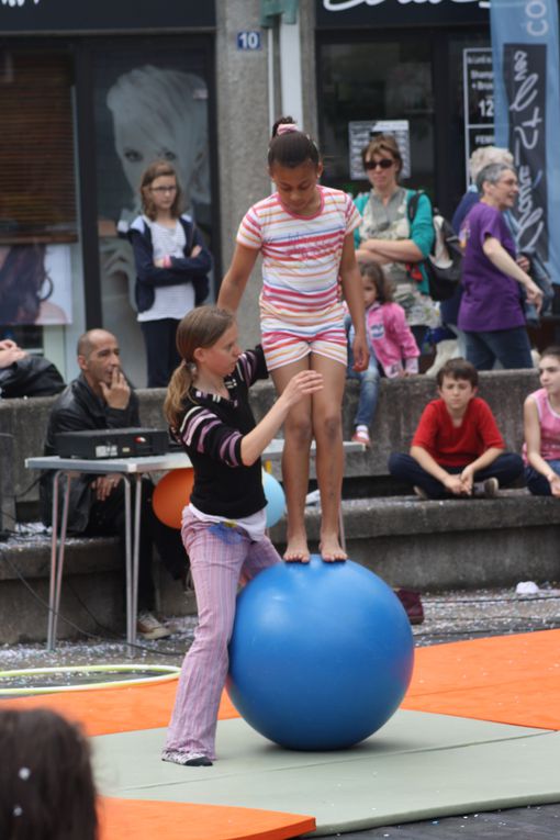 70 photos environ de la Fête du Tillay 2013, qui a réussi haut la main à laver l'affront fait par la météo au carnaval de printemps !