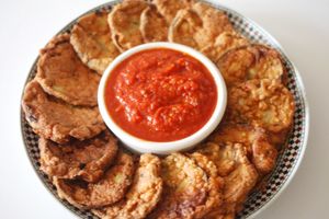 Beignets d'aubergine et leurs sauce tomate 