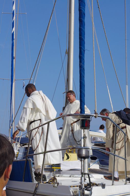 Grande procession en présence de Mgr Rey et Mgr Fisichella dans les rues du Centre ville