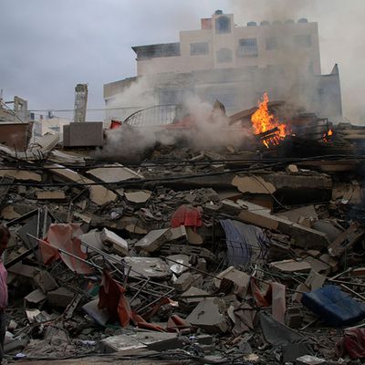 Défense civile palestinienne : La maladie va se propager à partir des 10 000 corps en décomposition enterrés sous les décombres à Gaza.