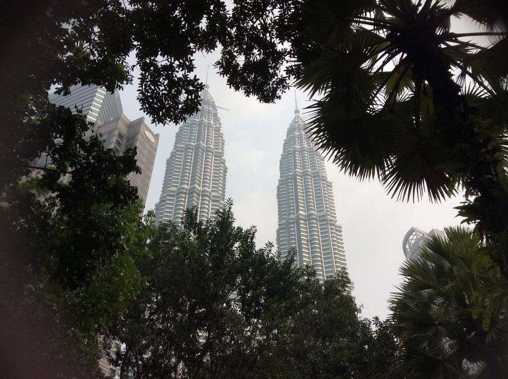 Diaporama des tours Petronas ou Twin towers hautes de 452 mètres
