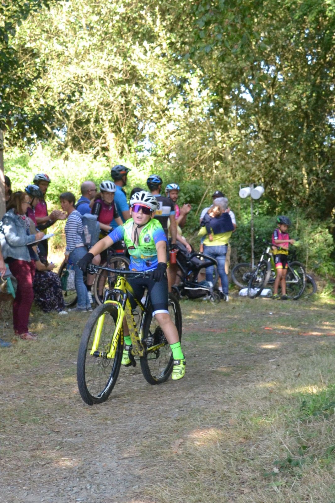 Encore une course très disputée: les pupilles, 1er Yvann BARS (Bégard VTT Gwerun)