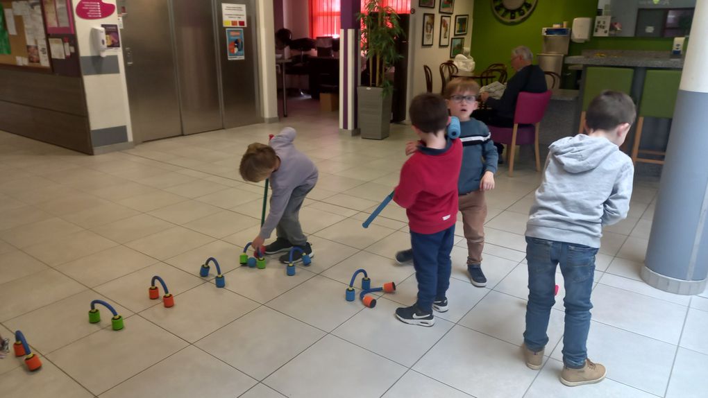 Chasse à l'œuf avec les enfants du centre de loisirs de Pont scorff