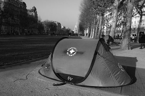 Le logement, Occupons nous en !! Venons soutenir Cécile le 1er Juin 14H00 devant la mairie du XVIIème