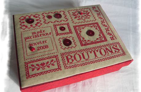 BOITE A BOUTONS