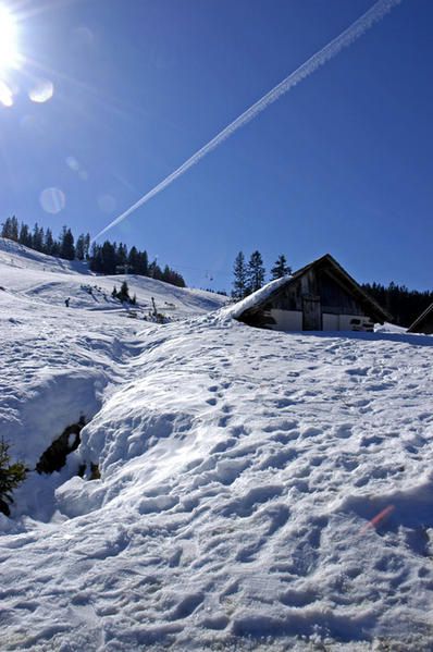 Manigod, ski, paysage de montagne sous la neige ou la verdure.<br />Bonne promenade &agrave; Manigod et ses alentours. Cha&icirc;ne des Aravis, Merdassier, La clusaz...