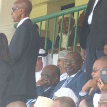   Images du jour: Mamadou et Houmedi Msaidié au stade pour l’investiture du président