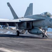 Face aux Houthis les Super Hornet se transforment en camions à missiles air-air. - avionslegendaires.net