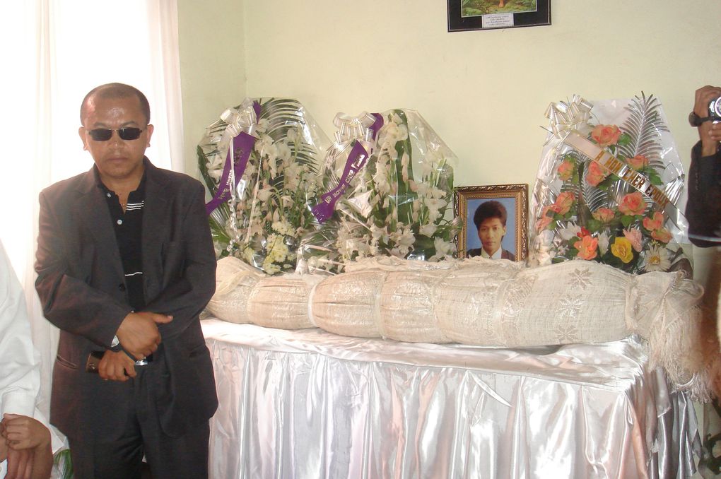 13 avril 2011. Quelques photos de famille de ce jour où Alain Daniel Rakotoarivony a été enterré dans le tombeau familial d'Ambatoroka.