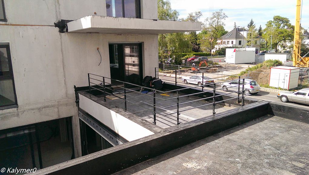 Pose sur chantier après déchargement et ventilation des modules sur les différents balcons.