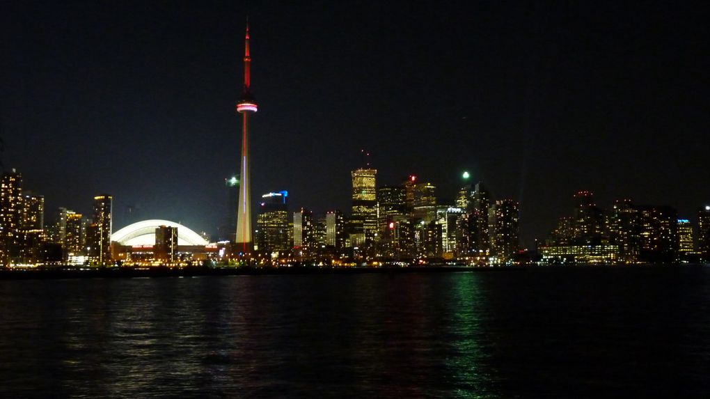 Toronto Island! Einfach anschauen und genießen...ohne Worte! Man kommt sich wie auf nem anderen Planeten vor, wenn man aus der Stadt rauskommt...