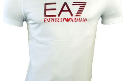 un T-shirt Armani blanc manches courtes à 39€