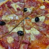 Pizza: sauce tomate + salami + fromage - Dans la Cuisine de Tulipa