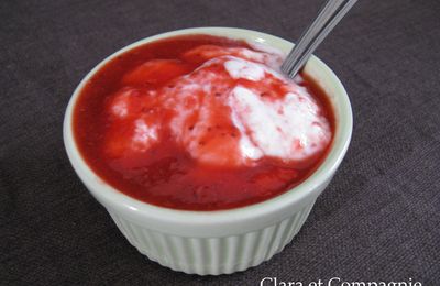 Yaourt au coulis de fraises maison