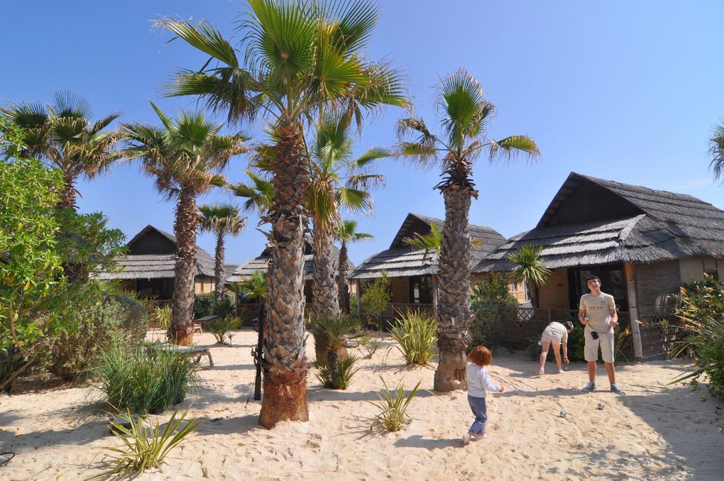 Voyage fabuleux et surnaturel dans la République du Kon Tiki... Village polynésien à 3km de St Tropez.
De notre hutte plantée sur la plage, à l'ombre des palmiers, nous avons vécu ces vacances de Pâques 2012 comme un rêve éveillé.