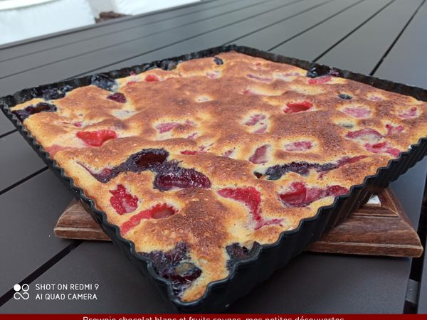 Brownie au chocolat blanc et fruits rouges