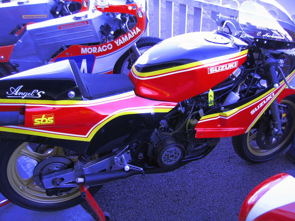 Photos Coupes Moto Legende 2011-2 Dijon Prenois
démonstrations motos et side car anciens sur piste