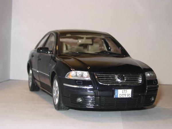 Les voitures allemandes au 1:18 : Audi, BMW, Maybach, Mercedes, Smart, Volkswagen.