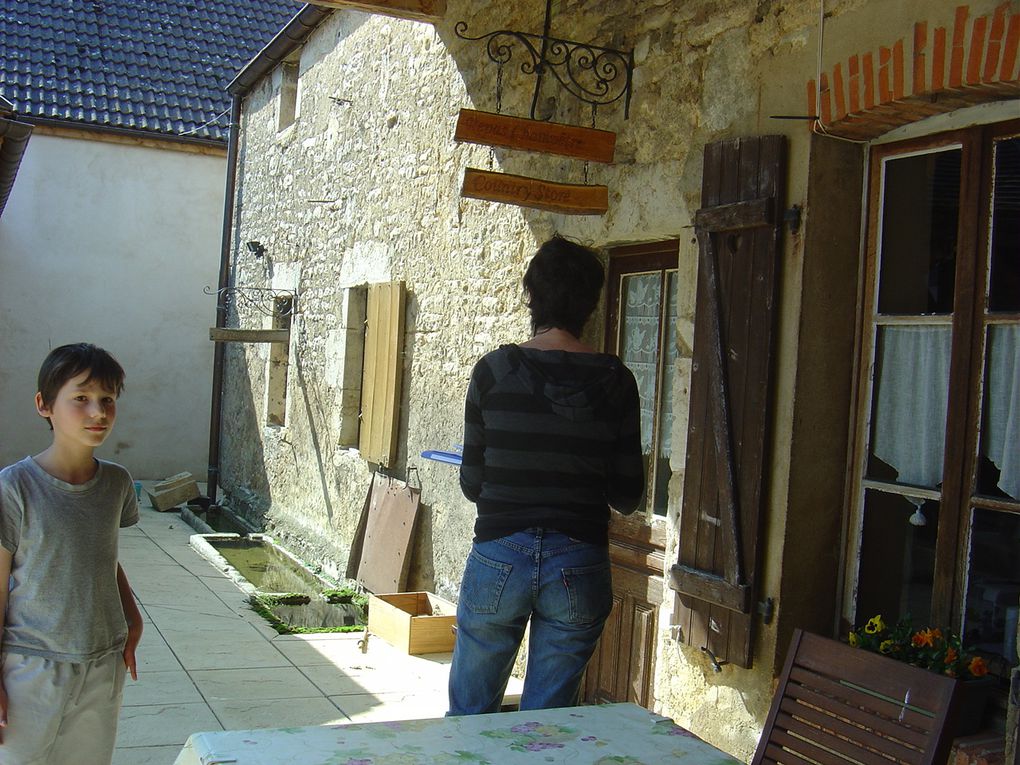 le vignoble en attente du passage des chasseurs.
Les dépôts dans l'urne.
Le repas champêtre.