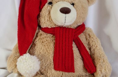 Un ours avec écharpe et bonnet au tricot DIY modele tuto gratuit
