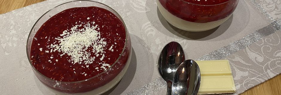 Mousse au chocolat blanc, coulis de framboise