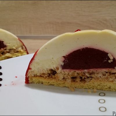 Une Bûche Vanille insert Fraise