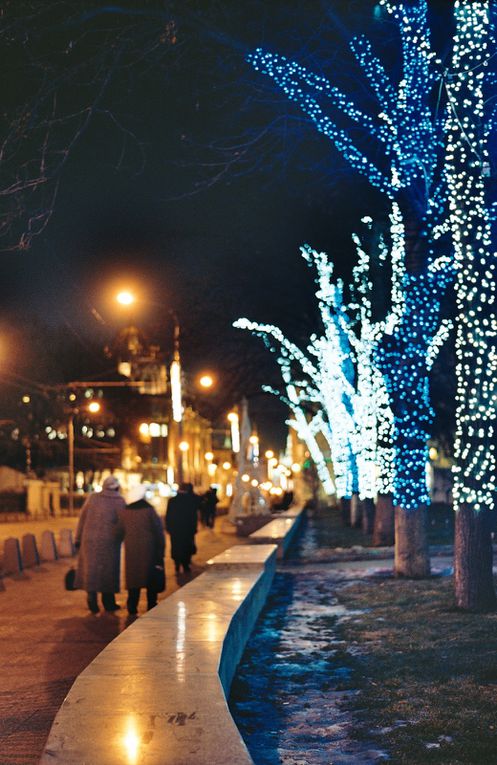 Finalement, le Noël russe n'est pas le 25 décembre. Il est un peu plus tard, et prime l'aspect religieux. Le soir du 24 est donc un jour comme les autres. Pourtant, il flotte ici un air connu...