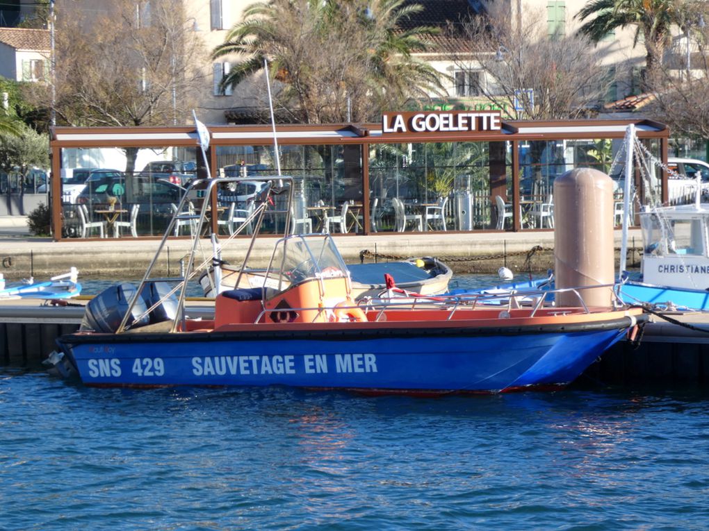 MISTRAL , SNS 429 a quai dans le port de Saint Mandrier le 10 janvier 2023