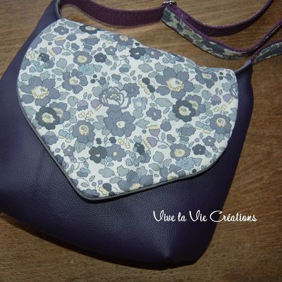 Petite besace Candy en cuir véritable prune et Liberty Betsy galet