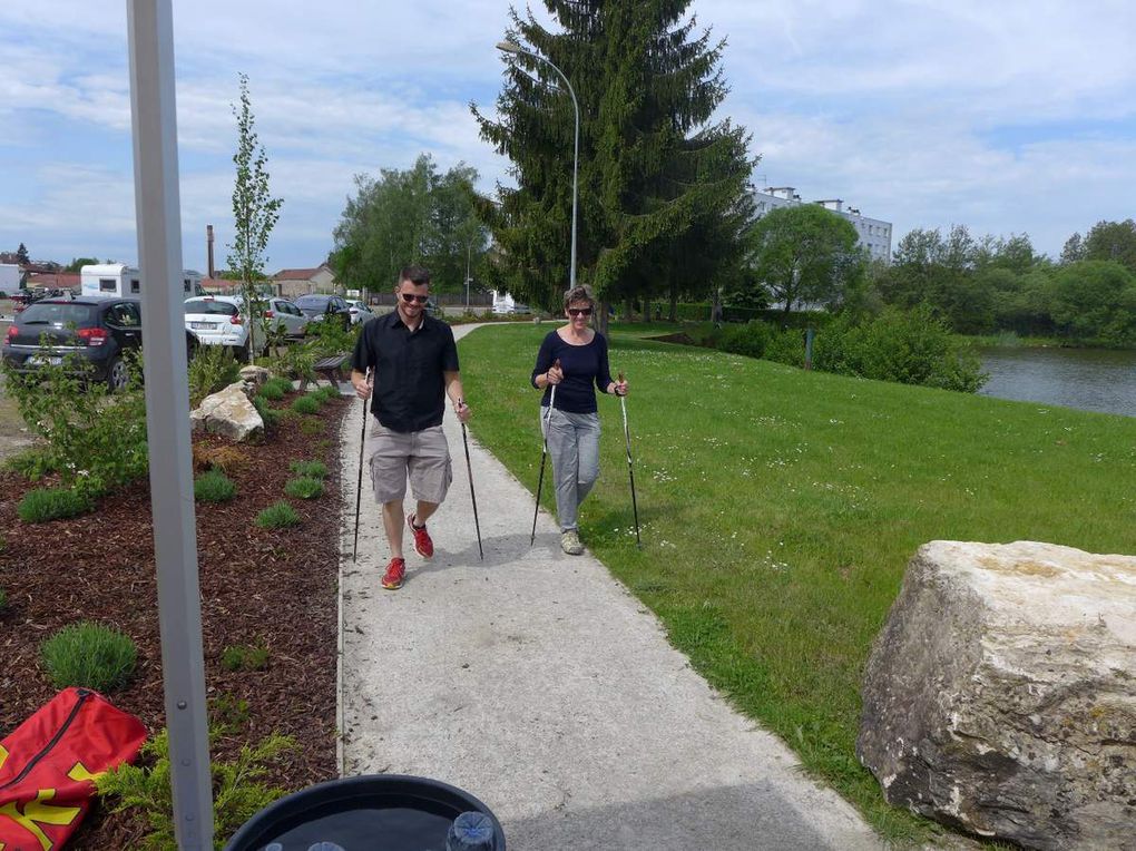 Un grand moment de bonheur partagé sous le soleil