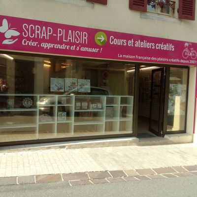 Aujourd'hui c'est l'ouverture de la boutique/atelier scrap plaisir tenu par Isabelle à Saint-Pourçain-sur-Sioule
