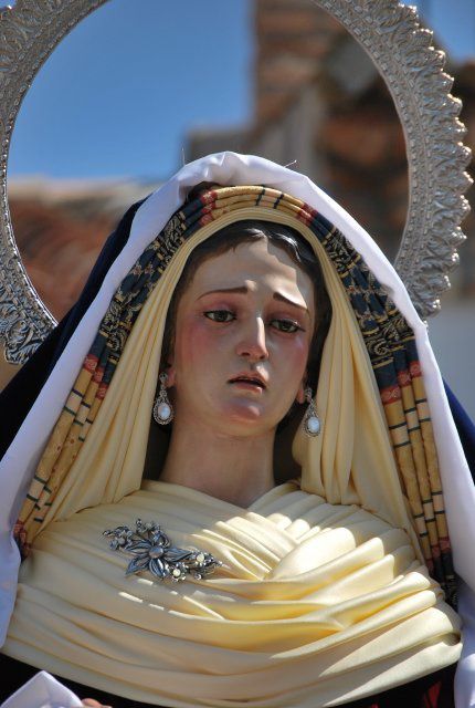 Grupo de la Santa Mujer Verónica.
Procesiona el Viernes Santo junto a Jesús Nazareno, San Juan, Magdalena y Mª Stma de la Soledad.