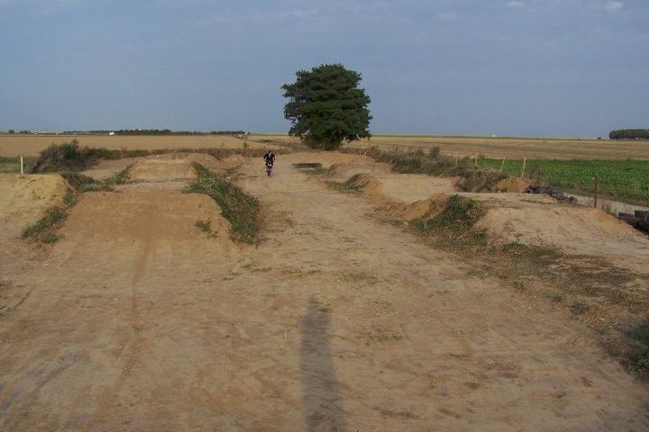 PHOTO DU TERRAIN DE DIRT BIKE DU 27 BEAUMONTEL 2009