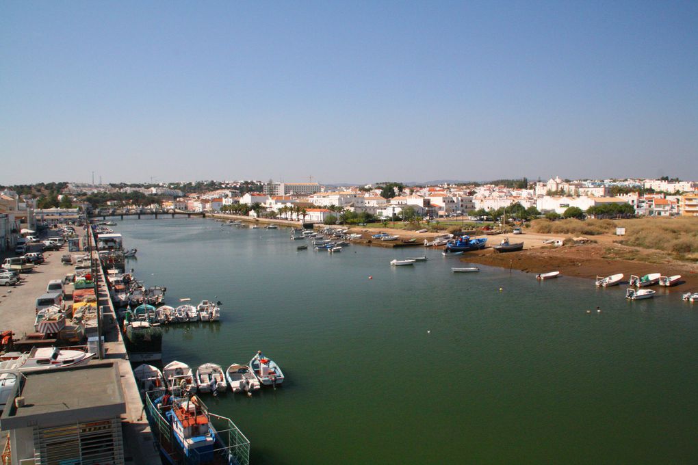 admirable villages à l'est et côte formidable à l'ouest