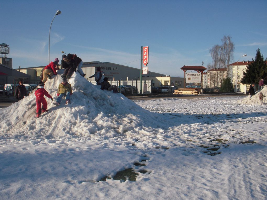 Cet après-midi, vue la météo, nous avons décidé de profiter de la neige et du soleil......