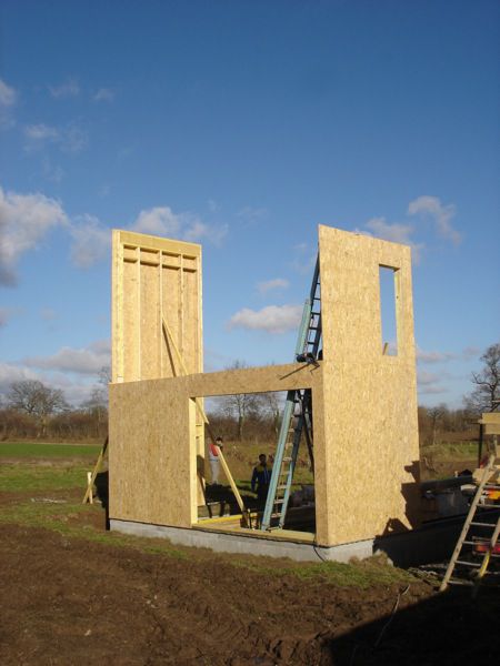 démarrage du montage de la structure bois.