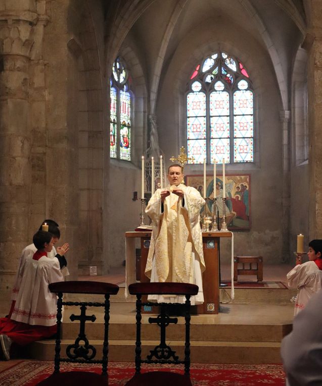 Sainte Messe de la Transfiguration au cours de laquelle a eu lieu le Baptême de Elya, l'enfant miracle de Alan et Cyrielle