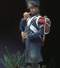 Grâce à notre première figurine "Le grenadier du 1er régiment de la Garde Impériale, vous pouvez obtenir un autre chasseur en changeant seulement le bonnet à poil ainsi que la giberne.