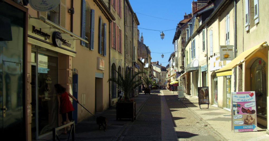 On voulait voir Vesoul... Nous avons vu Vesoul ! Sans regret.
Petite ville tout à fait charmante