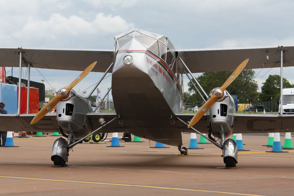 Quelques appareils au statique. Seulement des avions, les voilures tournantes feront l'objet du prochain album.