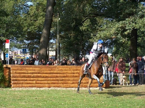 Concours Complet International **** &agrave; Pau, domaine de Sers.<br />D&eacute;placement organis&eacute; par Chevalandrau pour assiter &agrave; l'&eacute;preuve de cross. <br />Le spectacle &eacute;tait bien l&agrave; ! Les grands champions aussi... et les membres de Chevalandrau n'en ont pas rat&eacute; une miette.