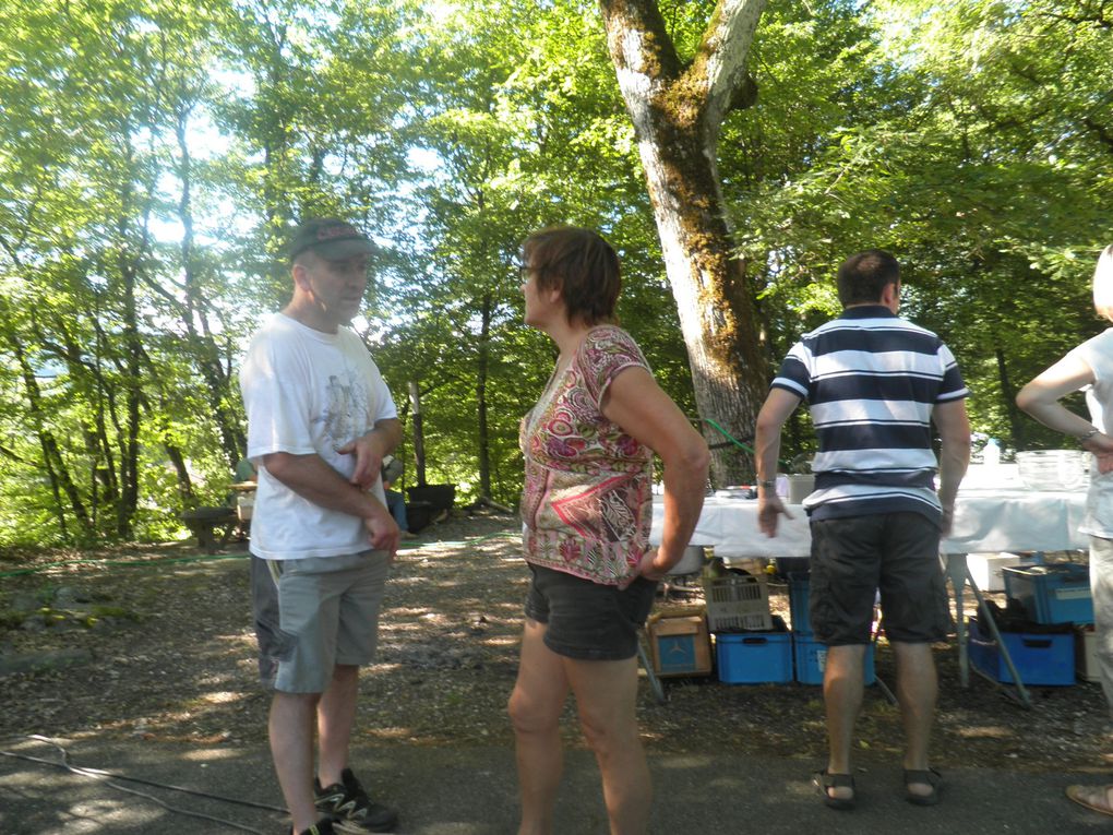 Repas dansant et Feux de la St Jean à Esserts-Blay oragnisés par le C. Fêtes et l'APE, le 22 juin 2013