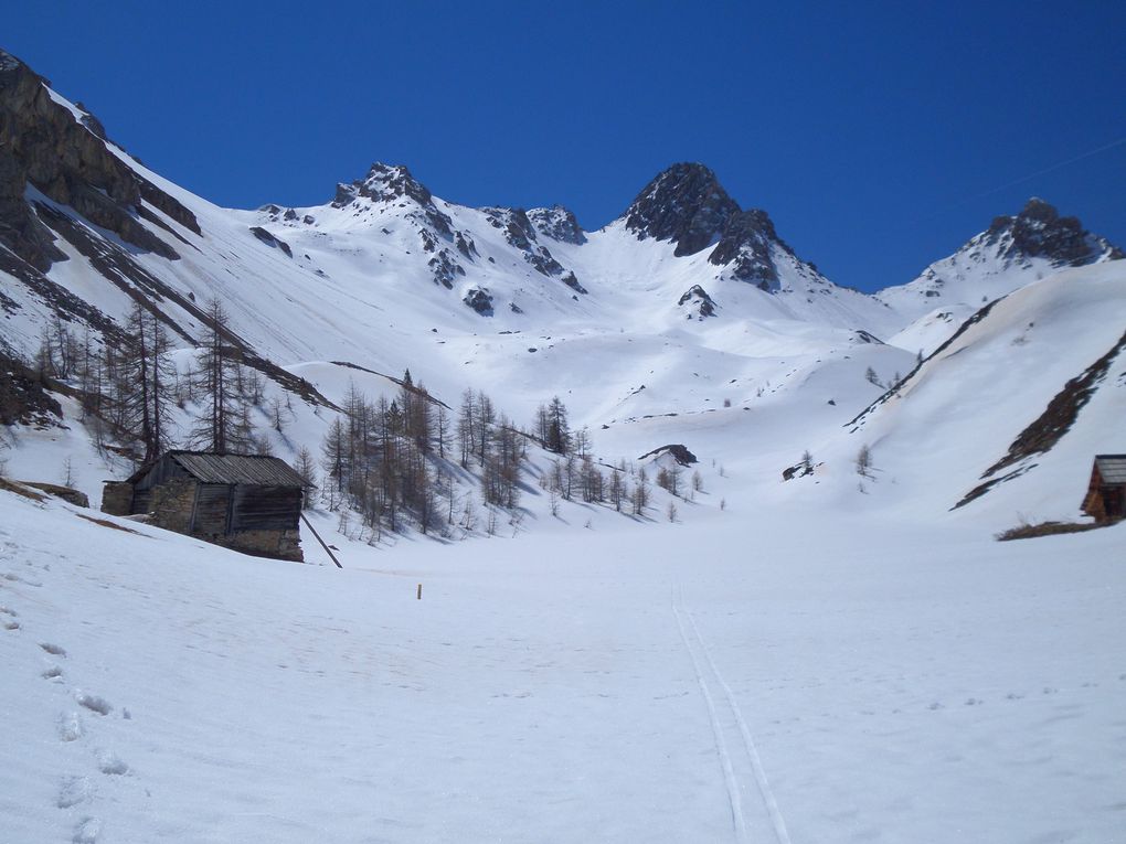 départ du parking (1966m) au dessus de Brunissard , montée à pied jusqu'au Pré Premier , puis montée à ski de fond (avec 1/2 peaux) jusqu'au Collet Haut (2207m) , puis jusqu'aux Chalets de Clapeyto (2250m) !