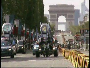 La vidéo du jour: La caravane Festina au pied des Champs Elysées