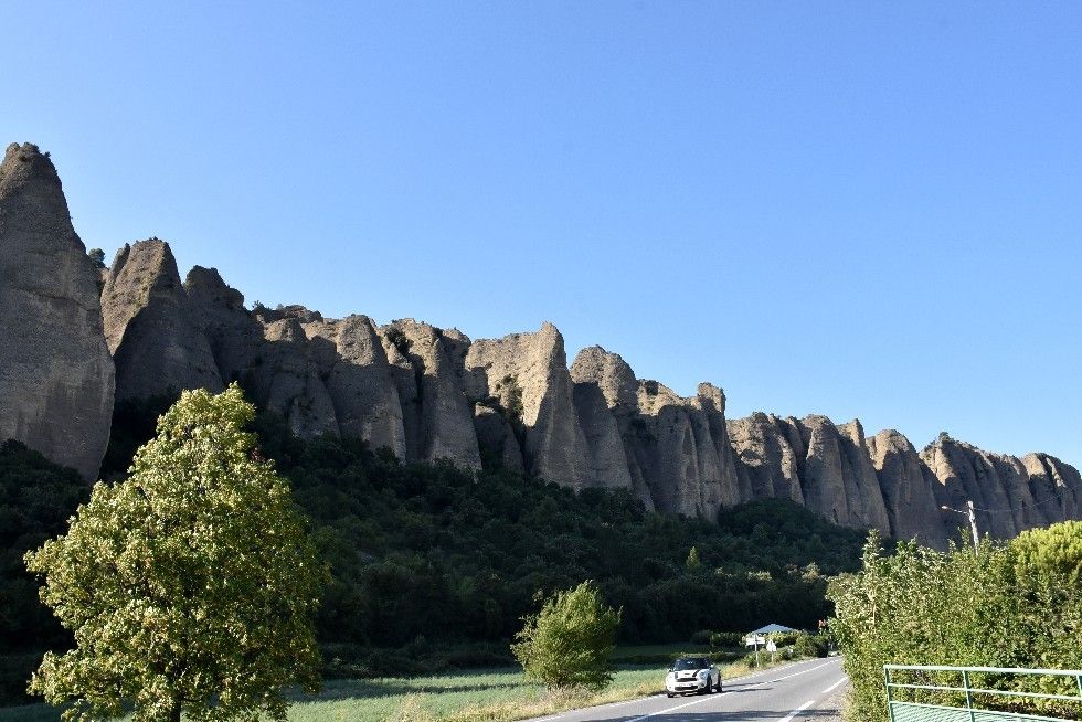 LES MOINES DES MEES ONT SUCCOMBE AUX BELLES MAURESQUES (2)